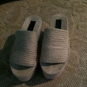 Wedge woven shoe